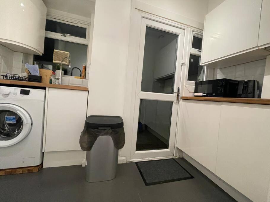 Tooting Lodge London - Cosy 2 Bedroom House With Garden, 5 Mins Walk To Tube Station Exterior foto