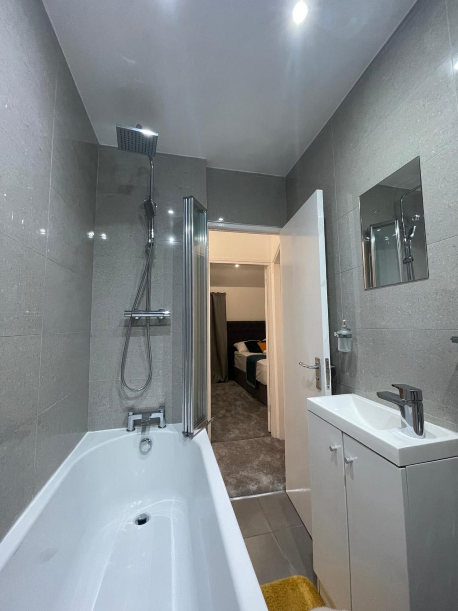 Tooting Lodge London - Cosy 2 Bedroom House With Garden, 5 Mins Walk To Tube Station Exterior foto