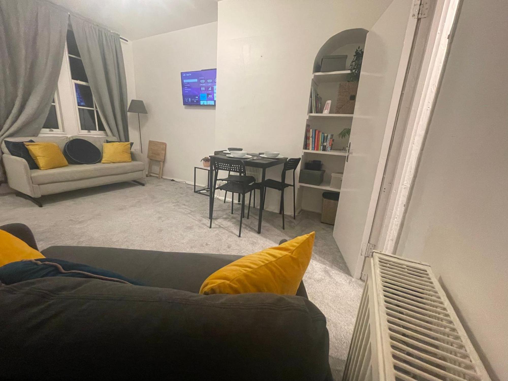 Tooting Lodge London - Cosy 2 Bedroom House With Garden, 5 Mins Walk To Tube Station Exterior foto